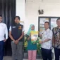 Keterangan foto : Bulog Divre Lebak-Pandeglang melakukan operasi pasar beras bersama Satgas Pangan di dua titik Kecamatan yanng berada di wilayah Pandeglang, Sabtu (22/2/2024) 