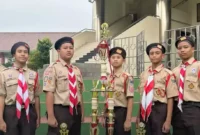 Keterangan foto : Komando Pasukan MTs Pembangunan Jakarta atau yang akrab dikenal dengan nama Kopasma berhasil menggaet piala juara umum lomba pramuka untuk pertama kalinya yang diadakan oleh GIS 2 Serpong (17/2/2024)