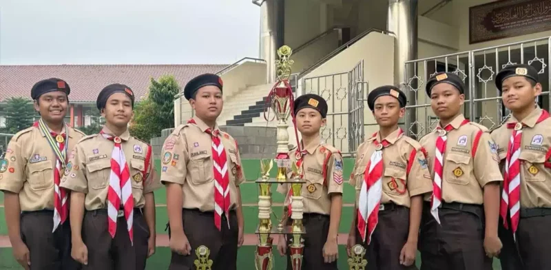 Keterangan foto : Komando Pasukan MTs Pembangunan Jakarta atau yang akrab dikenal dengan nama Kopasma berhasil menggaet piala juara umum lomba pramuka untuk pertama kalinya yang diadakan oleh GIS 2 Serpong (17/2/2024) 
