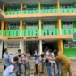 Keterangan poto : Tim Futsal SMK PGRI Rangkasbitung saat di sambut oleh Kepala Sekolah usai menjuarai Pertandingan pada 25/2/2023