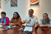 Keterangan foto : Advokat Banuara Sianipar dan kawan-kawannya menggugat PT Freeport Indonesia ke Pengadilan Kepailitan. Hal tersebut terkait Penundaan Kewajiban Pembayaran Utang (PKPU) di Pengadilan Niaga pada Pengadilan Negeri Jakarta Pusat, Selasa (5/4/2024)