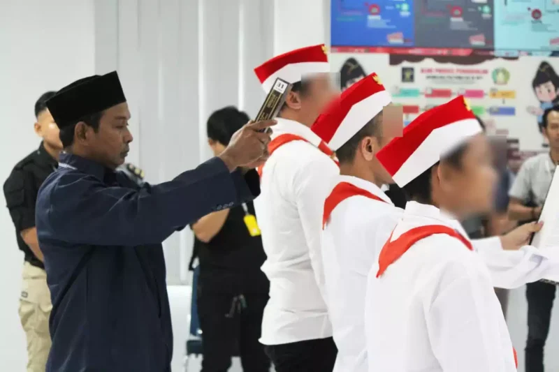 Keterangan foto : Narapidana Terorisme Lapas Cirebon Ucapkan Sumpah Ikrar setia pada NKRI, (Kamis, 7/3/2024) 