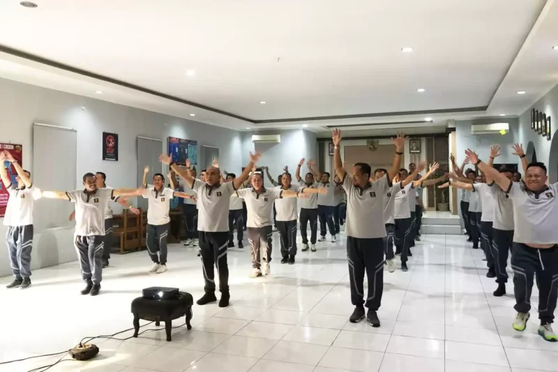 Keterangan foto : Pegawai Lapas Cirebon Ikuti Senam, Wujudkan Kumham sehat dan produktif, (Jum'at, 8/3/2024) 