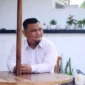 Keterangan foto : Edis Galingging saat dijumpai di salah satu kedai kopi saat berkumpul dengan para anggota Forum Tokoh Pemuda Siantar, Sabtu (9/3/2024) 