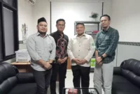 Keterangan foto : Jajaran Pengurus DPN Gema Kosgoro dan Kepanitian Kongres ke 10 Gema Kosgoro yang dipimpin Plt Ketua Umum Gema Kosgoro Saudara Egi Hendrawan Bersilaturahmi serta Melaporkan Kegiatan salah satu nya kepada Dinas ESDM Provinsi Banten, Sabtu (9/3/2024)