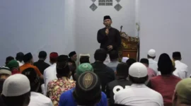 Keterangan foto : Warga Binaan Pemasyarakatan Lapas Cirebon Ikuti Sholat Tarawih Komitmen Bersihkan diri di bulan Yang Suci, (Selasa, 12/3/2024) 