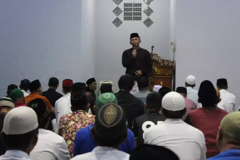 Keterangan foto : Warga Binaan Pemasyarakatan Lapas Cirebon Ikuti Sholat Tarawih Komitmen Bersihkan diri di bulan Yang Suci, (Selasa, 12/3/2024) 