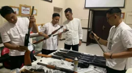 Keterangan foto : Petugas Lapas Cirebon Lakukan Stock Opname dan Pemeliharaan Rutin Senjata Api Laras Panjang, (Jum'at, 15/3/2024) 