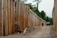 Keterangan foto : Proyek jalan milik Dinas PUPR Provinsi Banten jadi sorotan, Sabtu (16/3/2024)