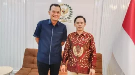 Keterangan foto : Martin Manurung Anggota DPR-RI Fraksi Nasdem Dapil Sumut II menerima kedatangan Fedirman Laia (Pengurus Pusat GMKI) di ruang Kerjanya, Jumat (15/3/2024) 