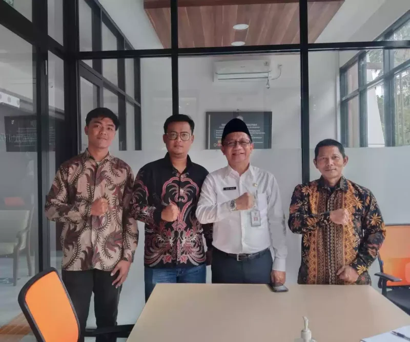 Keterangan foto : Pengurus DPN Gema Kosgoro Dan Kepanitian Kongres Ke 10 Gema Kosgoro Yang dipimpin Plt Ketua Umum Gema Kosgoro Egi Hendrawan Bersilaturahmi dengab Kemendes PDTT, Sabtu (16/3/2024) 
