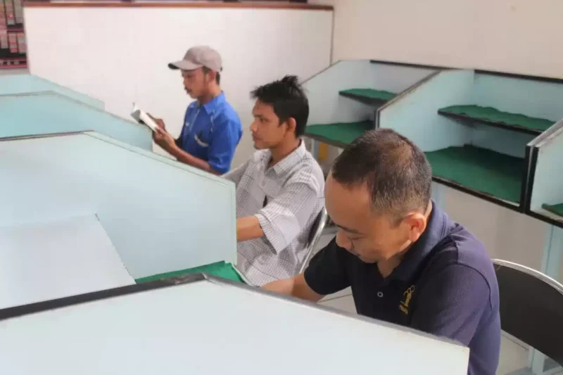 Keterangan foto : Warga Binaan Lapas Cirebon perbanyak membaca buku di perpustakaan manfaatkan waktu di bulan Ramadhan, (Senin, 18/3/2024) 