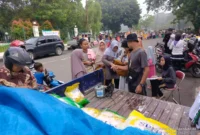 Keterangan foto : Gerakan Pangan Murah (GPM) Bulog Lebak Pandeglang di Alun alun Rangkasbitung, Jumat(22/3/2024) 