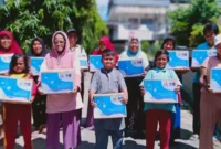Keterangan foto : Relawan All Cipayung Alumni Aktivis Kelompok Cipayung - TIM 8 Relawan Jokowi Bergerak Bersama Prabowo bagikan 300 boks paket sembako, Kamis (21/3/2024)