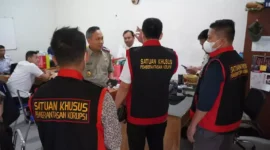 Keterangan foto : Kejaksaan Tinggi (Kejati) Sumatra Selatan (Sumsel) kembali melakukan penggeledahan terkait perkara dugaan tindak pidana korupsi izin perkebunan, Jumat (22/3/2024) 
