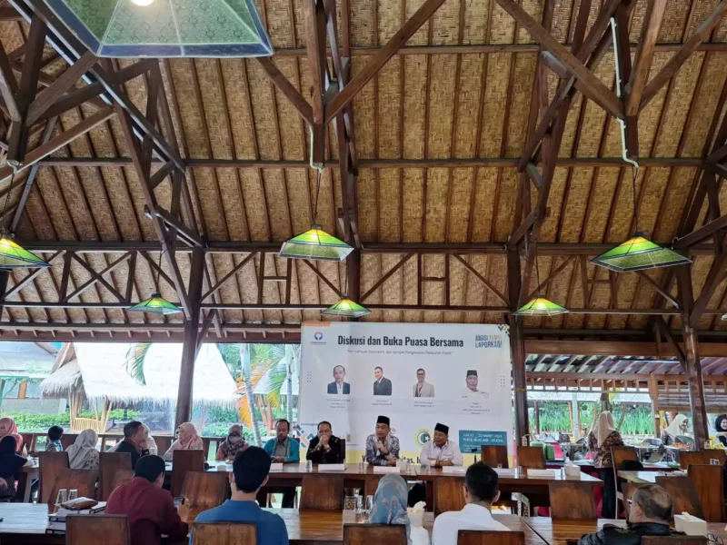 Keterangan foto : Anggota Ombudsman RI, Hery Susanto saat menjadi pemantik diskusi yang digelar Ikatan Alumni Aktivis Mahasiswa Universitas Indonesia di salah satu restoran di komplek kampus UI, Depok, Jumat (22/3/2024).