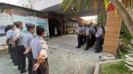 Keterangan foto : Pegawai Lapas Cirebon Laksanakan Apel Pagi dilingkungan lapas, (Senin, 25/3/2024) 