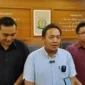 Keterangan foto : Kasie Intel Kejari Jakarta Barat, Lingga Nuarie mengatakan, tersangka dengan inisial RW (53) telah buron sejak tahun 2015.