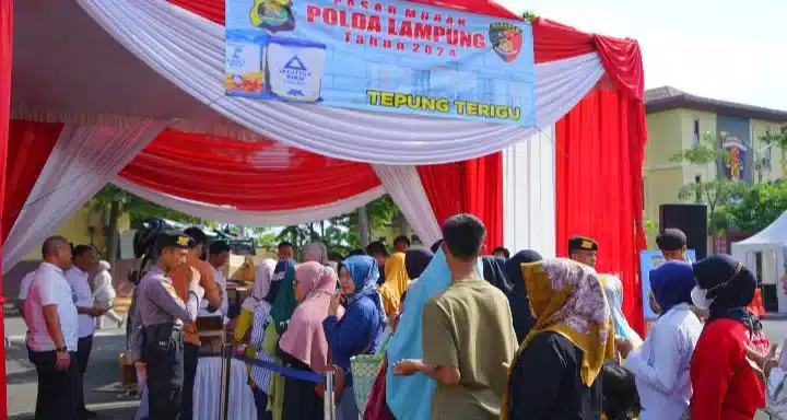 Antusias Emak-emak Rela Antre di Pasar Murah Polda Lampung I Teras Media