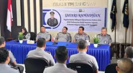 Keterangan foto : Kepala Kantor Wilayah (Kakanwil) Kementerian Hukum dan Hak Asasi Manusia (Kemenkumham) bersama jajaran melakukan safari ramadhan ke kantor Imigrasi (Kanim) Kelas II TPI Sanggau, Selasa (19/03/2024)