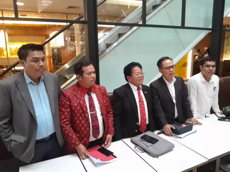 Keterangan foto : Seorang Guru Besar di Universitas Jambi (Unja), Prof Dr Sihol Situngkir, SE., MBA., merasa dirinya diperlakukan dengan sangat tidak adil oleh aparat penegak hukum, Senin (1/4/2024) 