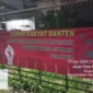 Keterangan foto : Spanduk Tolak Kenaikan Harga BBM dan Listrik Beredar di Banten, Sabtu (20/4/2024) 