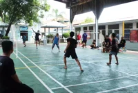 Keterangan foto : Pegawai dan Warga Binaan Lapas Cirebon Ikuti Pertandingan Badminton, (Senin, 22/4/2024)
