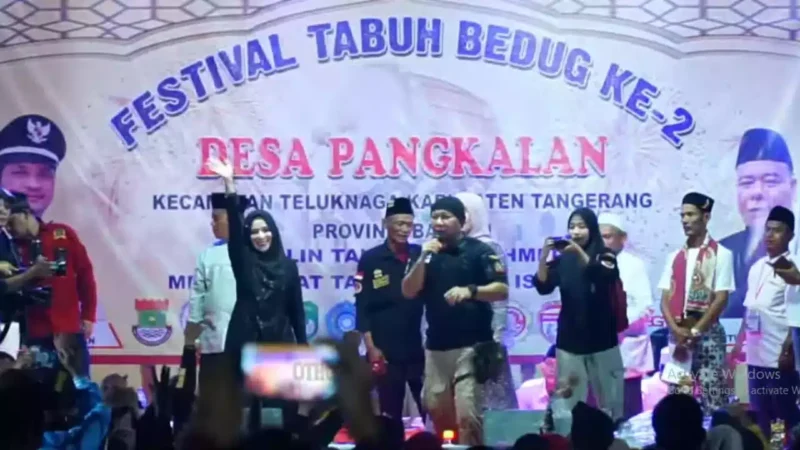 Keterangan foto : calon kuat Gubernur Banten *Ratu Ageng Rekawati* menghadiri Lomba Tabuh Bedug di Desa Pangkalan, Kecamatan Teluknaga, Kabupaten Tangerang, Minggu (21/4/2024)
