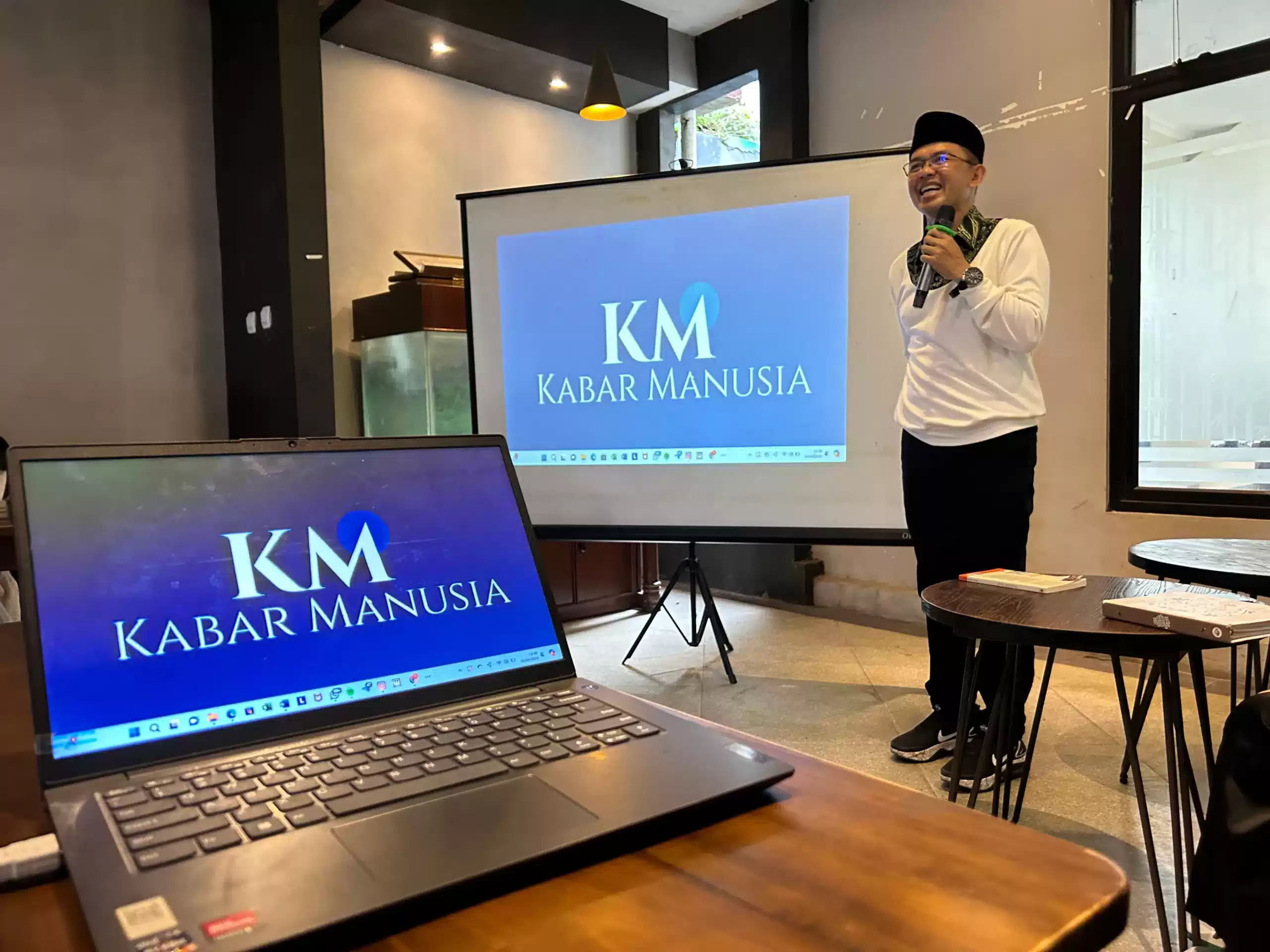 Ramaikan Jagat Maya, Kang Maman Launching Kabar Manusia! I Teras Media