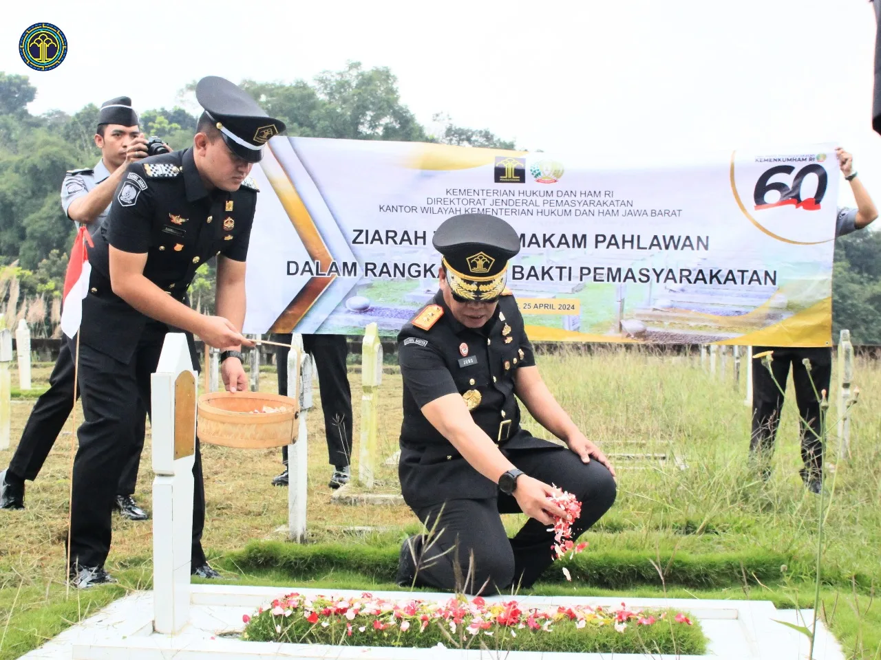 Peringati HBP ke-60, Kemenkumham Jabar Gelar Upacara Ziarah dan Tabur Bunga Di Makam Pahlawan I Teras Media