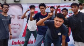 Keterangan foto : Relawan All Cipayung - Tim 8 Relawan Jokowi Bergerak Bersama Prabowo - Pos Raya, Kabupaten Lebak menyatakan dukungan terhadap ketua DPRD Provinsi Banten Andra Soni maju dalam pemilihan Gubernur Banten 2024.