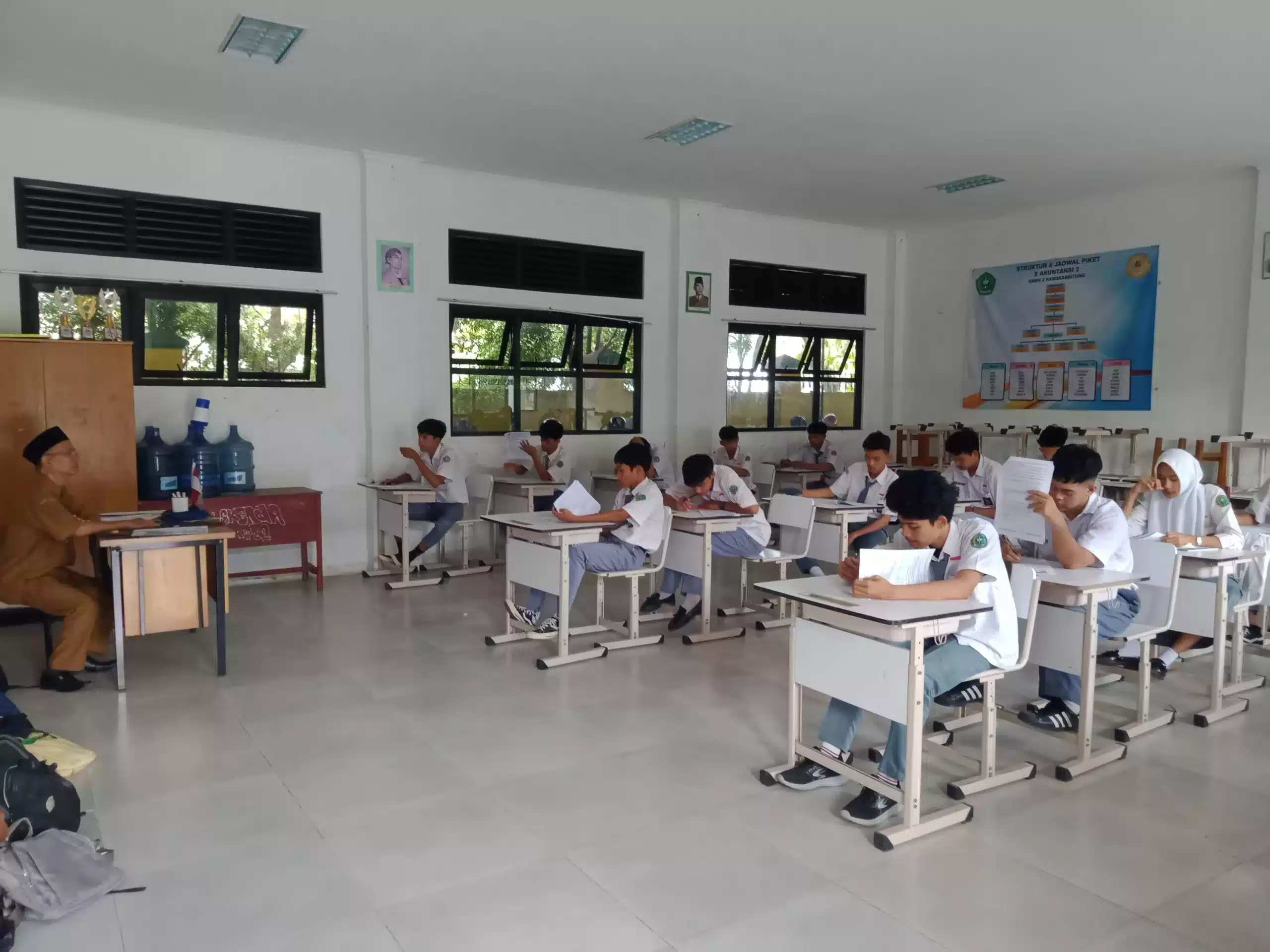 Ini Pesan Kepsek SMKN 2 Rangkasbitung Kepada Peserta Didik Kelas XII Hari Pertama Ujian Sekolah