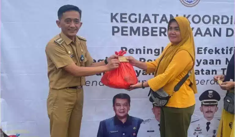 Bazar Murah Paket Sembako di Teluknaga, Camat Zam Zam Berharap Dapat Membantu Masyarakat Menjelang Idul Fitri I Teras Media