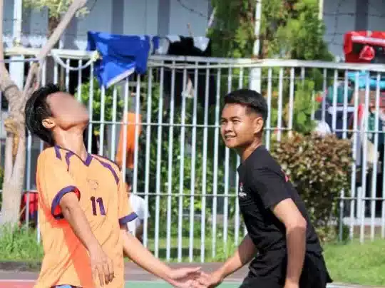 Meriahkan HBP ke-60, Pegawai dan WBP Lapas Cirebon Awali Pekan Olahraga dengan Futsal I Teras Media