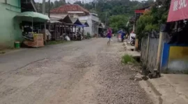 Keterangan foto : Kondisi jalan Cibayawak - Ciawi Bayah, Jumat (5/4/2024) 