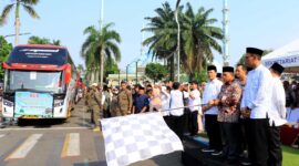 keberangkatan 431 jemaah Calon Haji (Calhaj) Kloter 02 JKG/Banten Kota Tangerang yang berlangsung di Masjid Raya Al-A’zhom, Kawasan Pusat Pemerintahan Kota Tangerang, Sabtu (11/05)