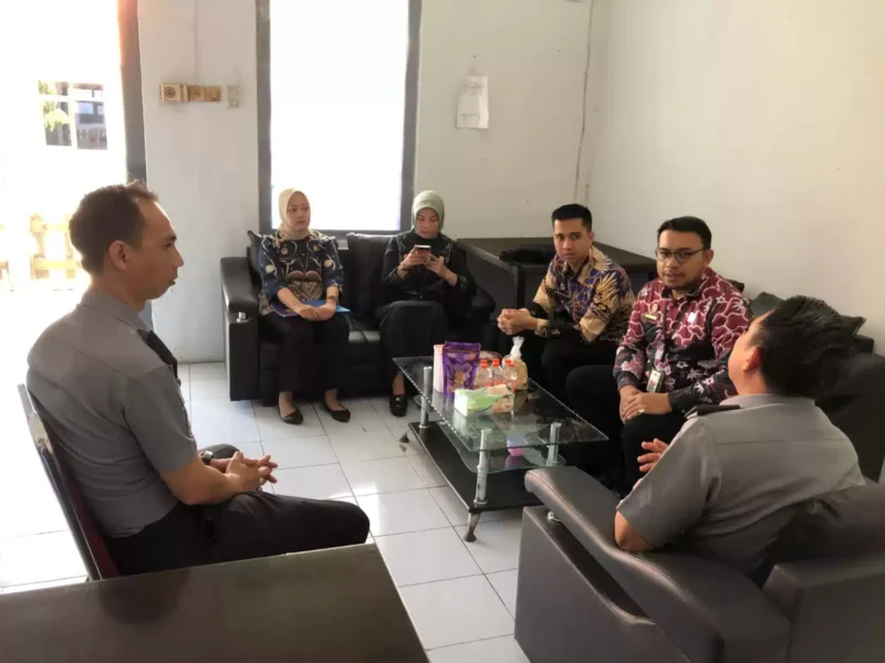 Keterangan foto : Lapas Cirebon Dapatkan Kunjungan Pelaksanaan Kegiatan Supervisi Layanan Pemberian Hak Remisi Tahun 2024 (Selasa, 7/5/2024) 