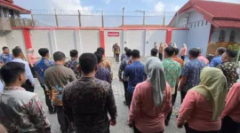 Keterangan foto : Kalapas Cirebon Ajak Pegawai Menjadi Teladan dalam Memelihara Kebersihan dan Disiplin Kerja, (Sabtu, 11/5/2024) 