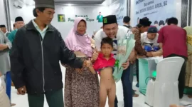 Keterangan foto : Sebanyak 100 anak dari berbagai kecamatan di Kabupaten Lebak mengikuti khitan massal gratis yang digelar H. Regen Abdul Aris, S.E., Minggu (19/5/2024).