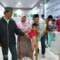 Keterangan foto : Sebanyak 100 anak dari berbagai kecamatan di Kabupaten Lebak mengikuti khitan massal gratis yang digelar H. Regen Abdul Aris, S.E., Minggu (19/5/2024).