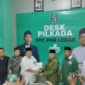 Keterangan poto : H. Achmad Jajuli, saat menyerahkan berkas formulir penjaringan Bacalon Bupati Lebak di Kantor PKB Lebak