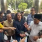 Keterangan foto : Sugeng Teguh Santoso, SH, Ketua Indonesia Police Watch, yang memimpin delegasi kepada wartawan di Gedung Merah Putih KPK Jakarta, Selasa (27/5).