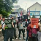 Buntut dari adanya dugaan intimidasi terhadap Kejaksaan Agung puluhan mahasiswa melakukan unjuk rasa.