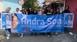 Keterangan foto ; Puluhan Gen Z Milenial Relawan Jokowi Bergerak Bersama Prabowo yang terdiri dari Tim 8-RJBBP, Rumah Gibran, All Cipayung, Pos Raya dan Rumah Gibran Kota Serang deklarasi Andra Soni Calon Gubernur Banten, Rabu (29/5/2024) 