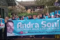 Keterangan foto : Demi Makan Siang dan Susu Gratis, Emak-emak di Pandeglang Dukung Penuh Andra Soni Menuju Banten Satu, (Kamis, 30/5/2024)