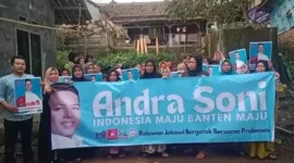 Keterangan foto : Demi Makan Siang dan Susu Gratis, Emak-emak di Pandeglang Dukung Penuh Andra Soni Menuju Banten Satu, (Kamis, 30/5/2024) 