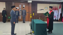 Keterangan foto : Ketua Pengadilan Negeri (KPN) Jakarta Pusat Dr Rudy Suparmono, SH, MH melantik dan mengambil sumpah jabatan Panitera Muda (Panmud) Tindak Pidana Korupsi (Tipikor) Hartoyo, SH, MH, Kamis (30/5/2024).