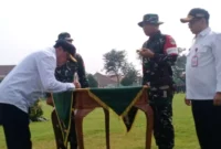 Sekda Kabupaten Tangerang Maesyal Rasyid membuka langsung program TNI Manunggal Membangun Desa (TMMD) ke-120 di lapangan stadion mini Kecamatan Sukadiri Kabupaten Tangerang, Rabu (08/05/2024).