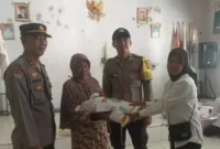 Keterangan foto : Bulog Leak dan Pandeglang salurkan beras PSO, Kamis (23/5/2024)