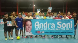 Keterangan foto : Puluhan Gen Z Milenial Relawan Jokowi Bergerak Bersama Prabowo yang terdiri dari Tim 8-RJBBP, All Cipayung, Pos Raya dan Rumah Gibran Kabupaten Pandeglang ajak masyarakat dukung Andra Soni Calon Gubernur Banten 2024-2029, Jumat (1/6/2024) 